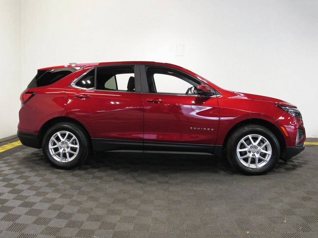 2023 Chevrolet Equinox LT photo 2