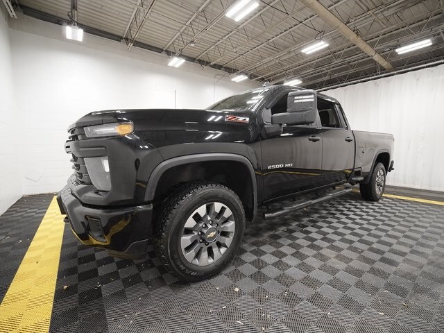 2024 Chevrolet Silverado 2500HD Custom photo 2