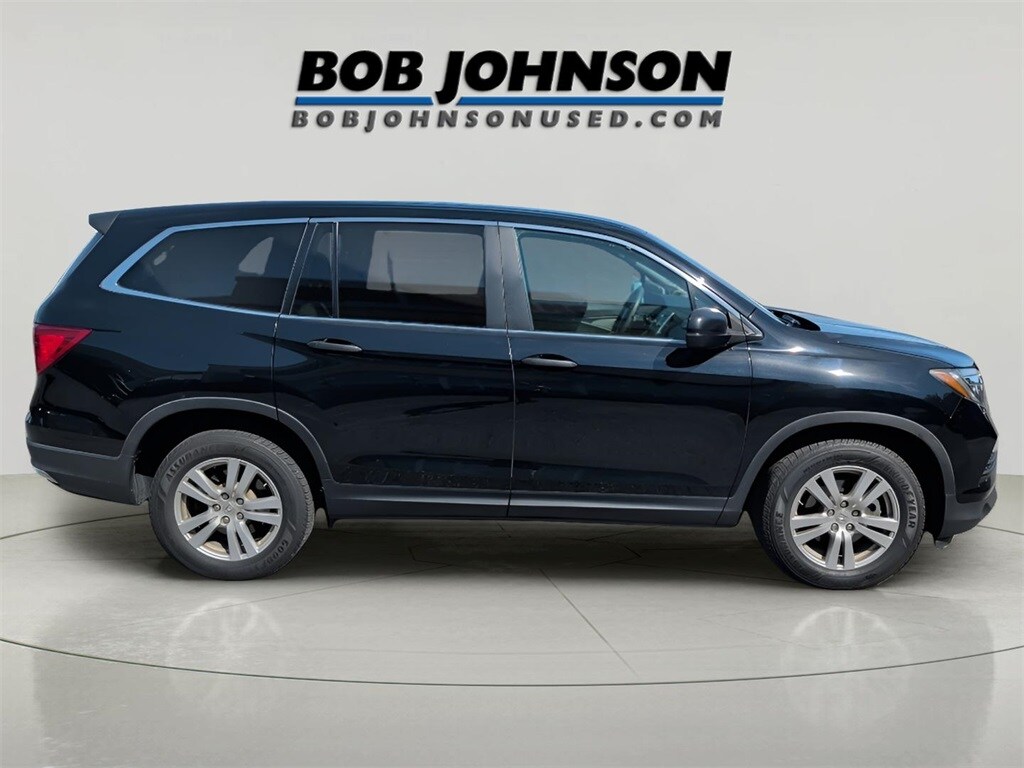 2016 Honda Pilot LX photo 2