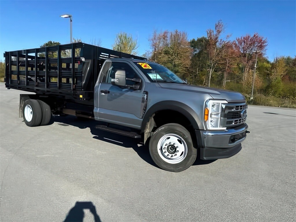 2023 Ford F-600 photo 2