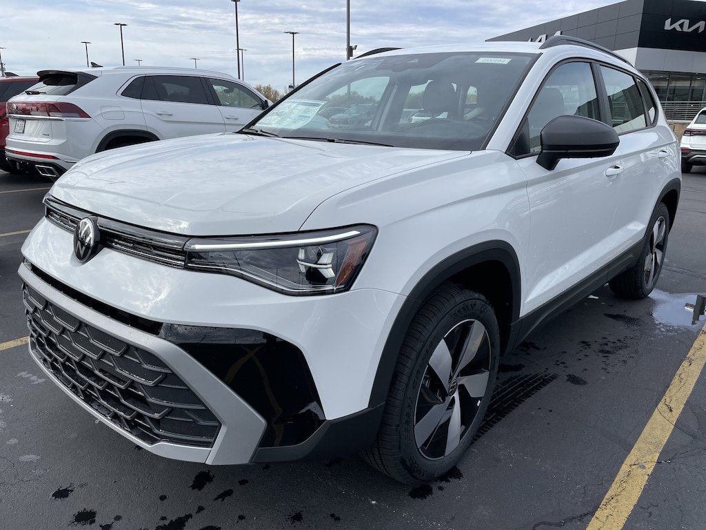 New 2025 Volkswagen Taos S S 4MOTION