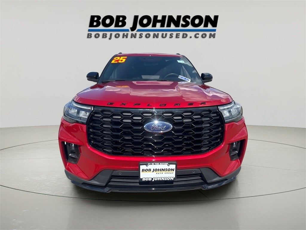 2025 Ford Explorer ST-Line photo 2