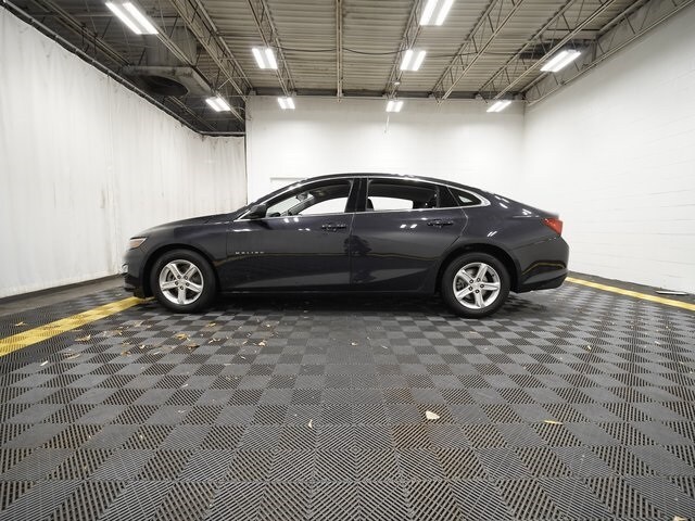 2022 Chevrolet Malibu LS photo 2