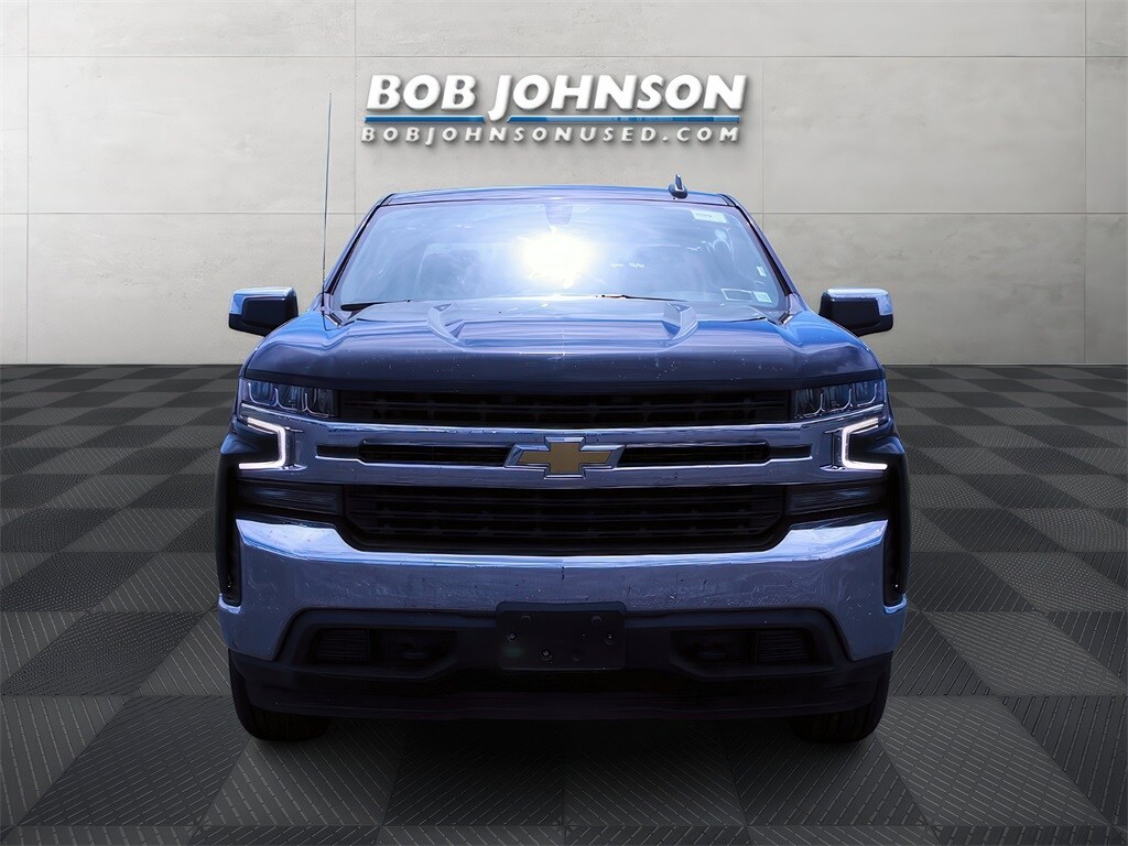 Used 2021 Chevrolet Silverado 1500 LT with VIN 1GCUYDED8MZ247832 for sale in Rochester, NY