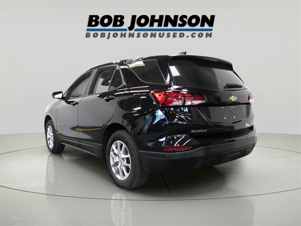 2023 Chevrolet Equinox LS photo 2