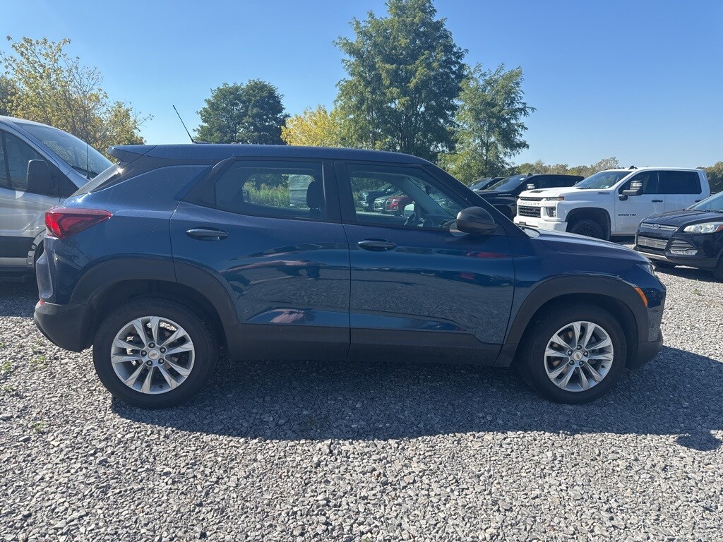 2021 Chevrolet Trailblazer LS photo 2