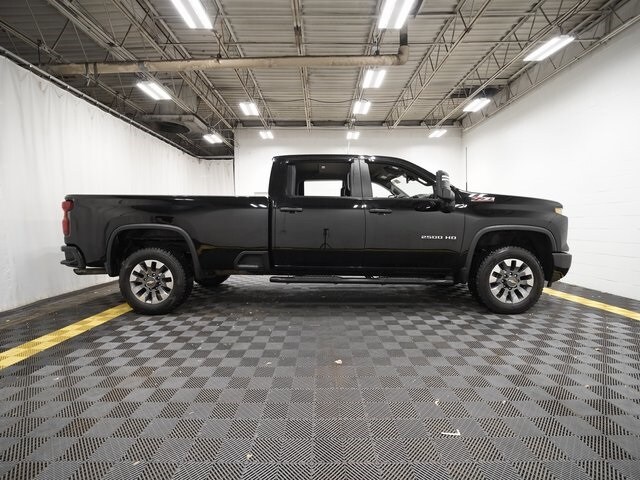 2024 Chevrolet Silverado 2500HD Custom photo 3