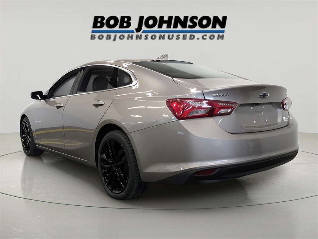 2022 Chevrolet Malibu 1LT photo 2