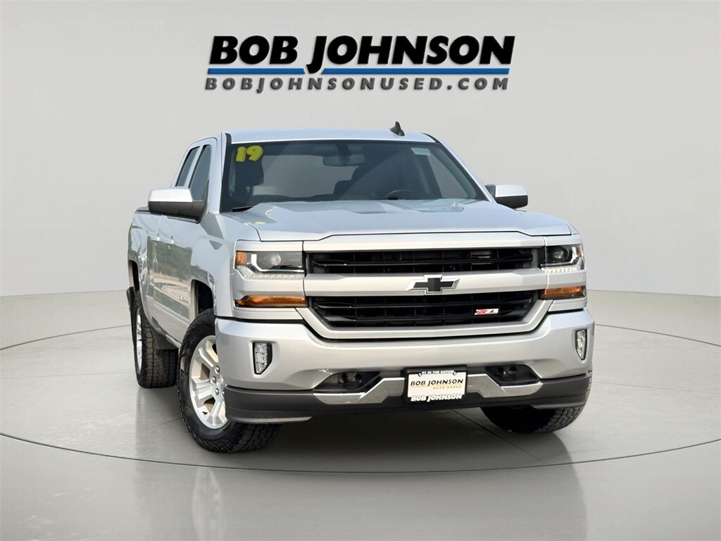 2019 Chevrolet Silverado 1500 LT photo 2