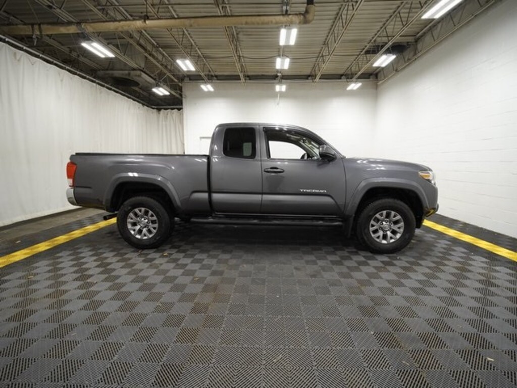 Used 2016 Toyota Tacoma SR Truck