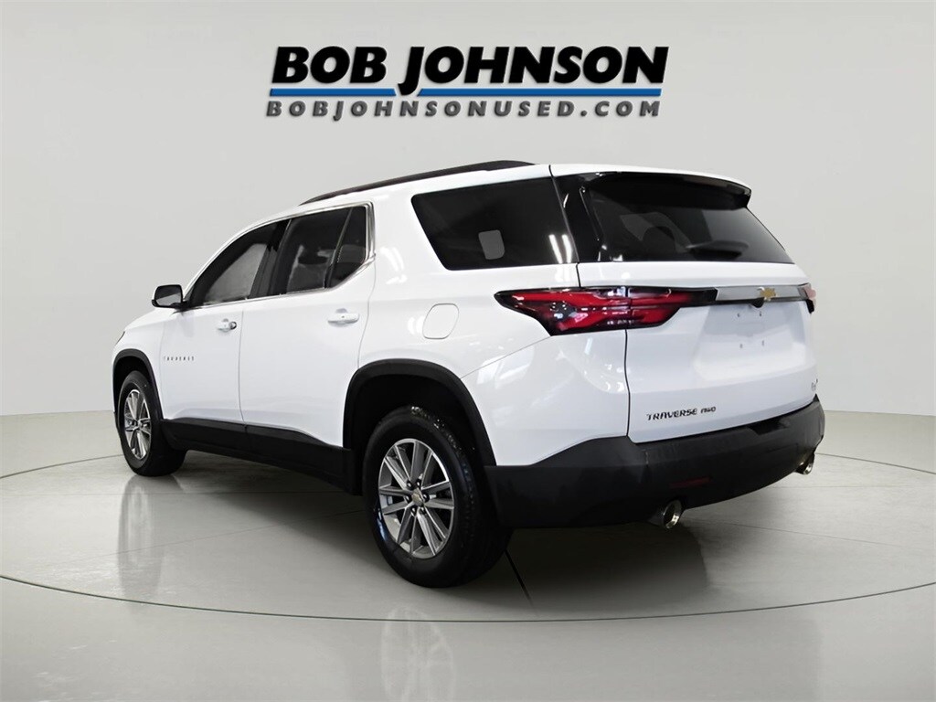 2023 Chevrolet Traverse 1LT photo 2