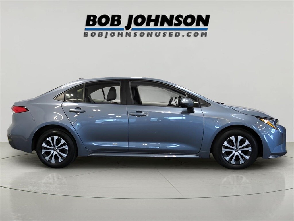 2022 Toyota Corolla Hybrid LE photo 3
