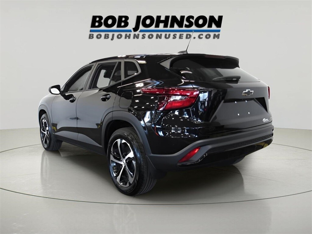 2024 Chevrolet Trax photo 2