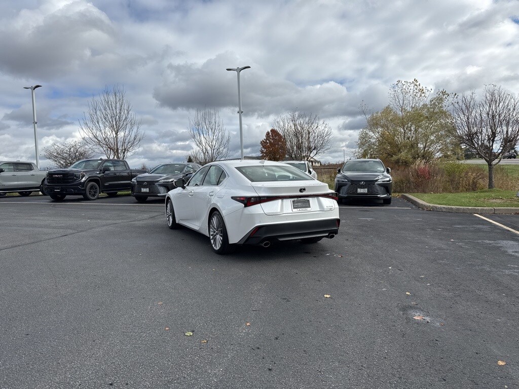 2023 Lexus IS 300 photo 4