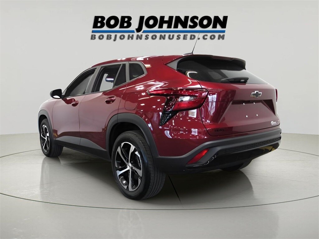 2024 Chevrolet Trax photo 2