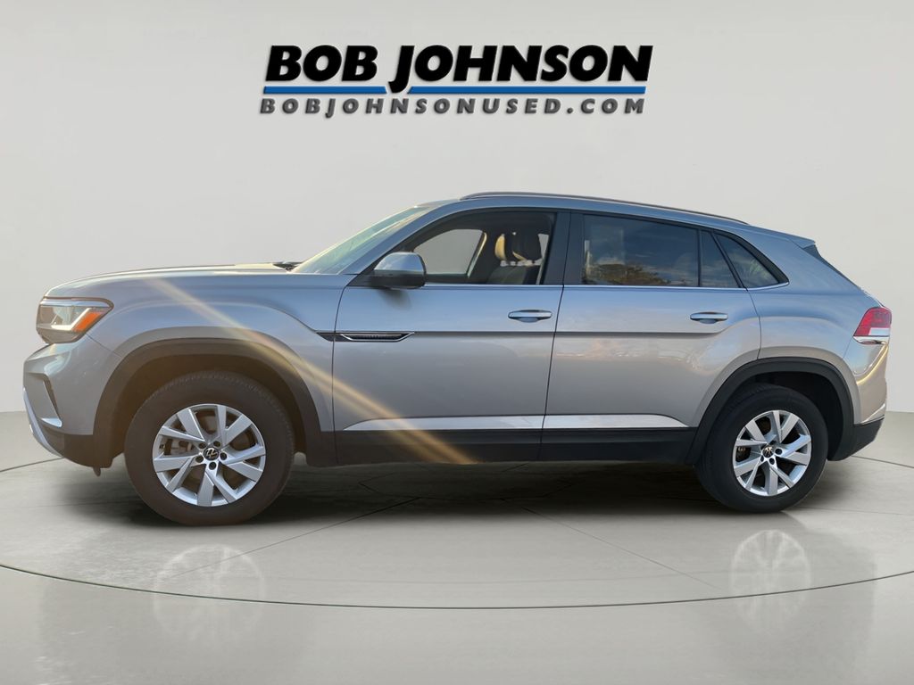 2021 Volkswagen Atlas Cross Sport photo 3