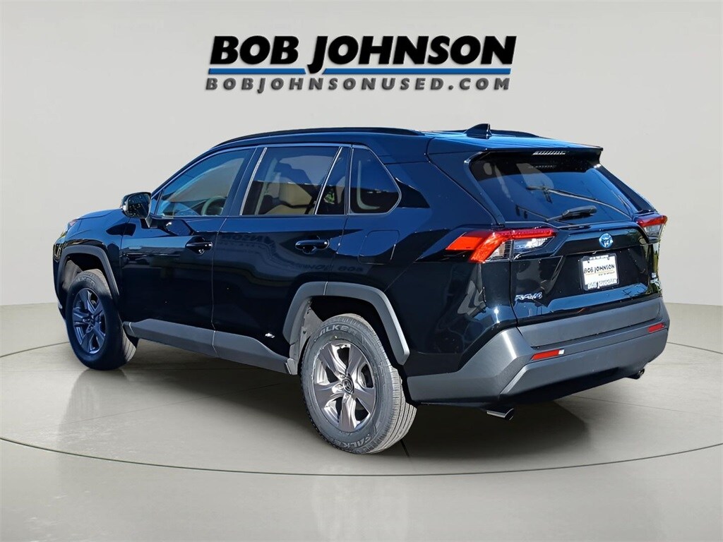 2022 Toyota RAV4 Hybrid LE photo 4