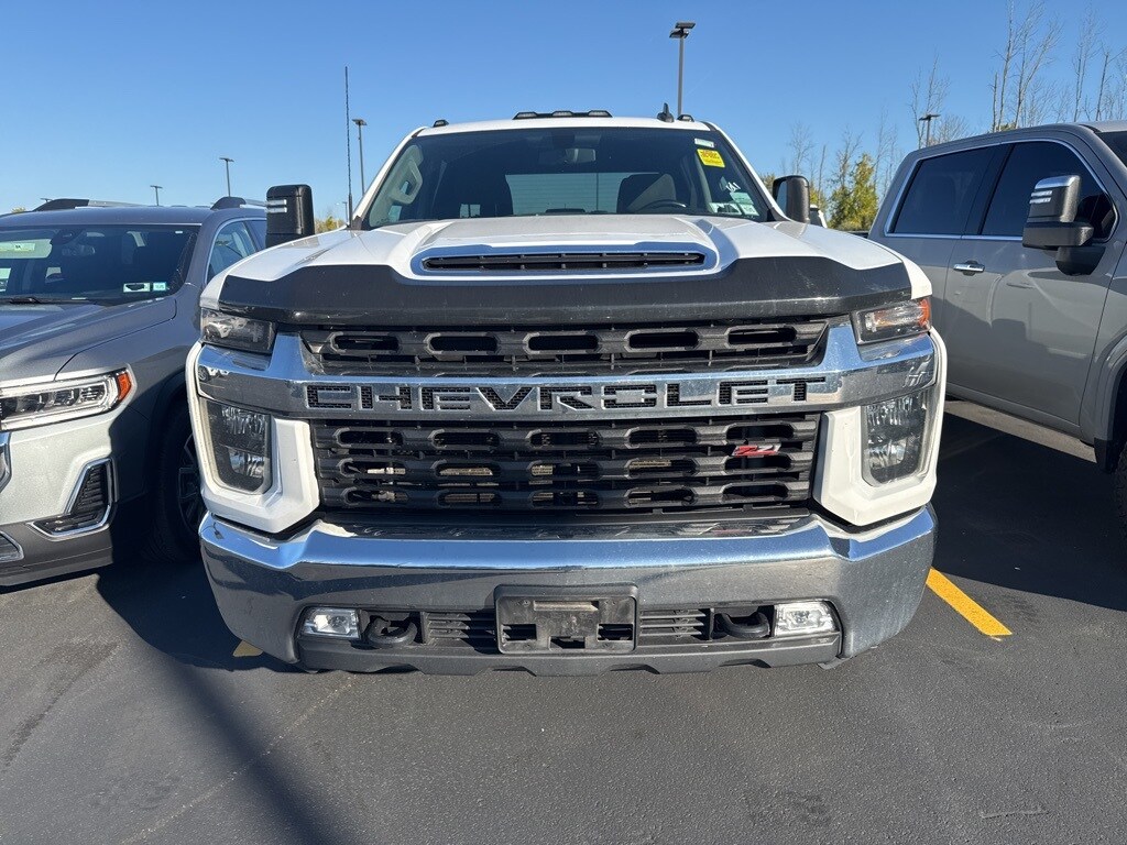 2022 Chevrolet Silverado 2500HD LT photo 2