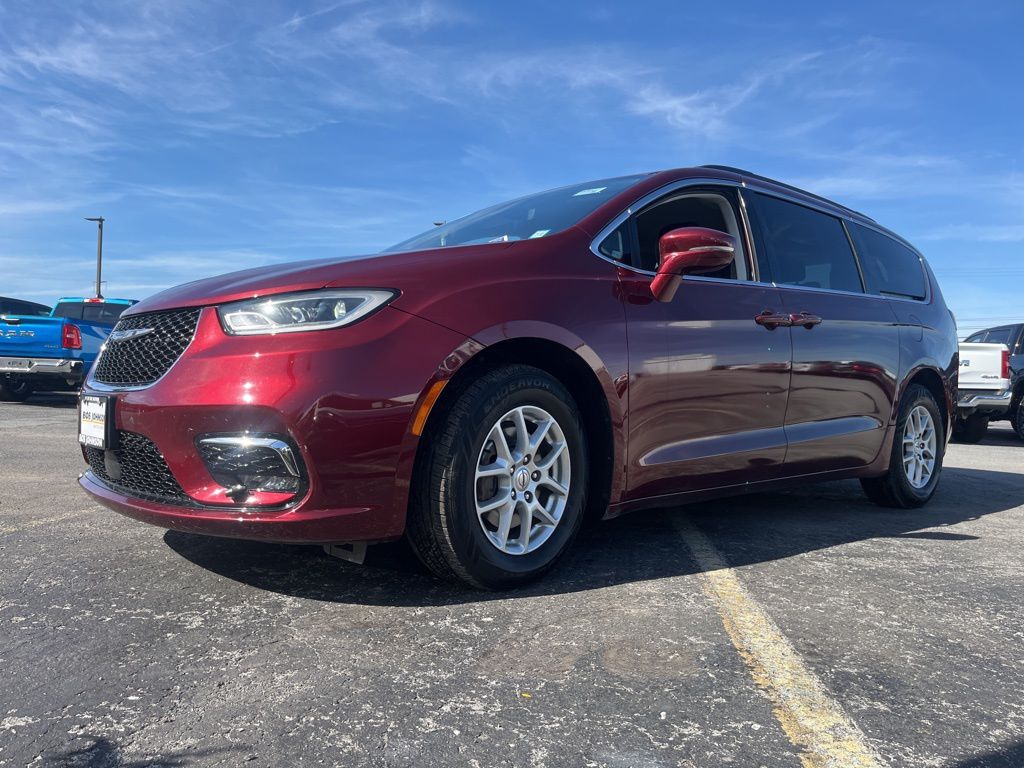 2022 Chrysler Pacifica Touring L photo 3
