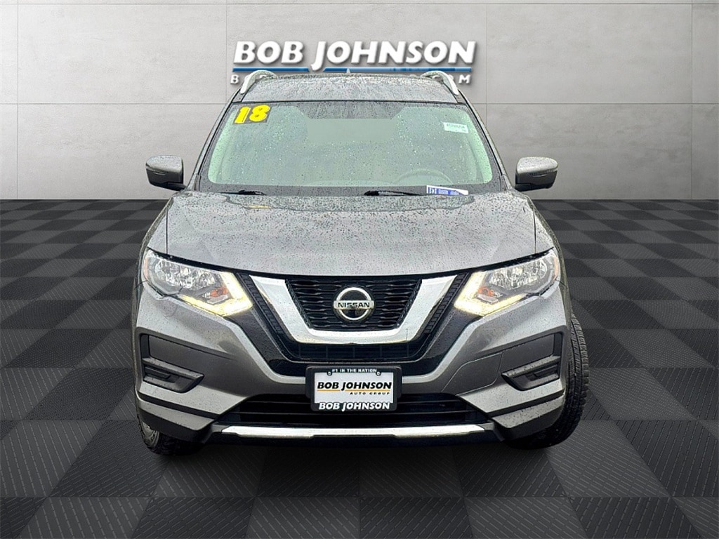 Used 2018 Nissan Rogue SV with VIN 5N1AT2MV4JC809736 for sale in Rochester, NY