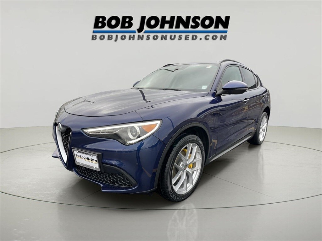 2019 Alfa Romeo Stelvio Base photo 2