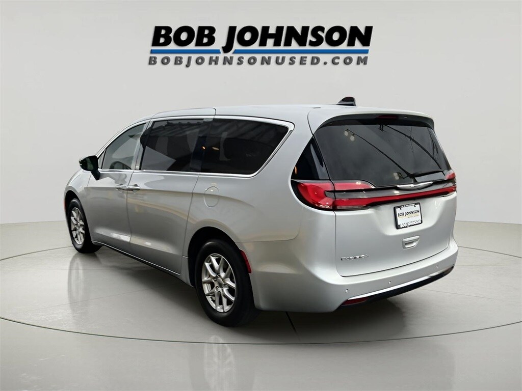 Used 2024 Chrysler Pacifica Touring L Minivan/Van