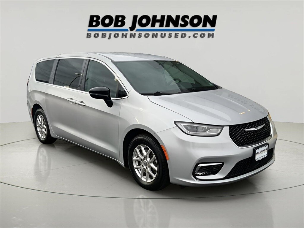 Used 2024 Chrysler Pacifica Touring L Minivan/Van