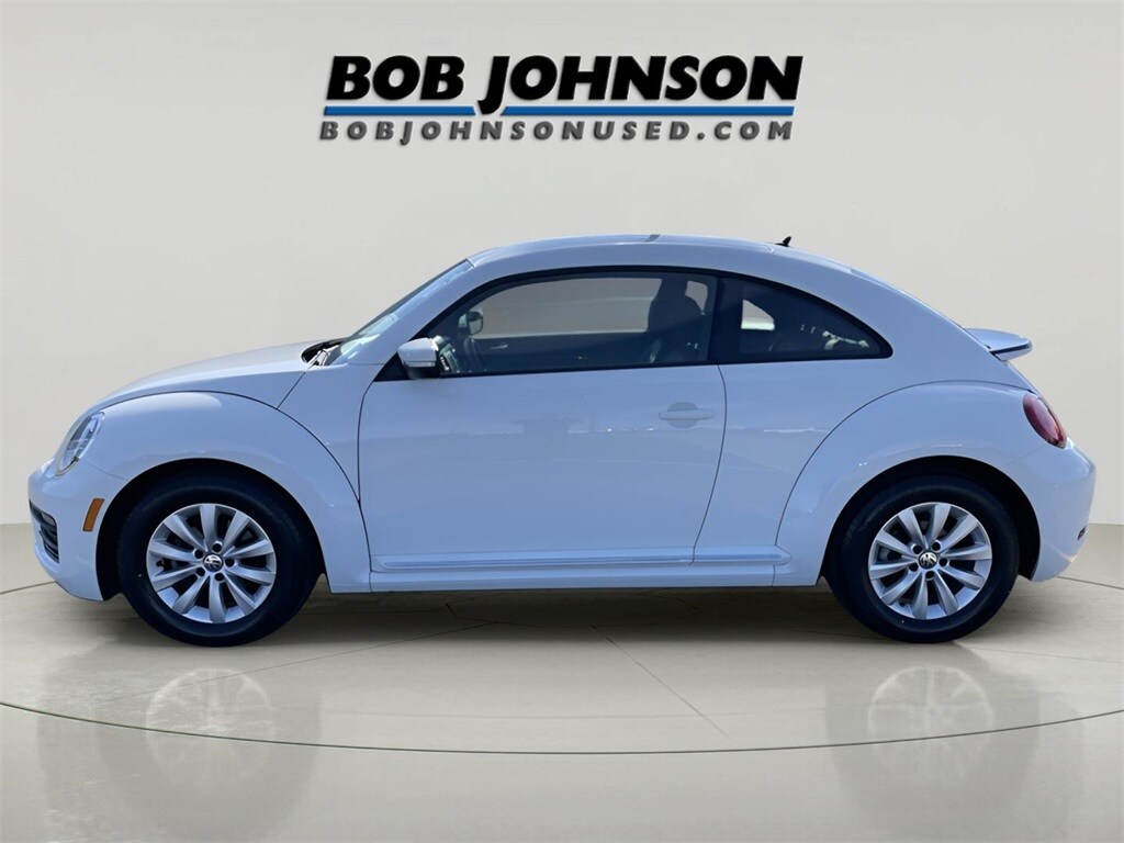 2019 Volkswagen Beetle S photo 3