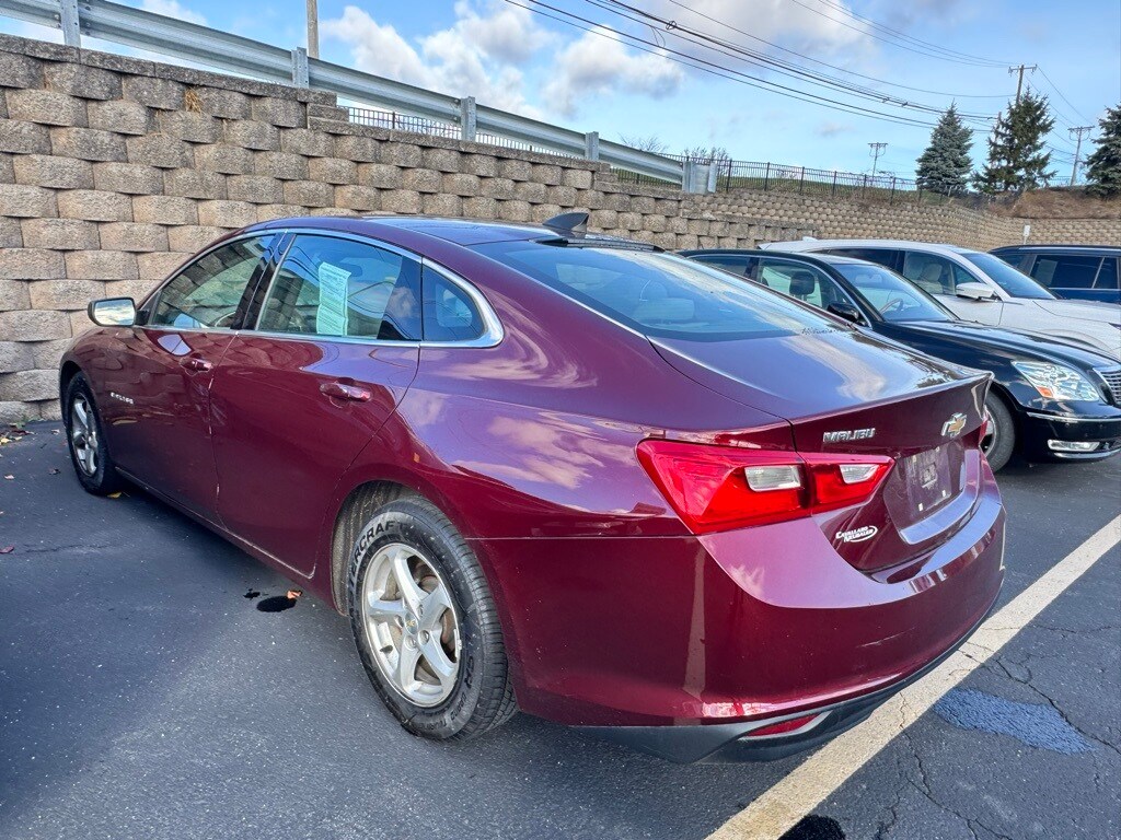 2016 Chevrolet Malibu LS photo 3
