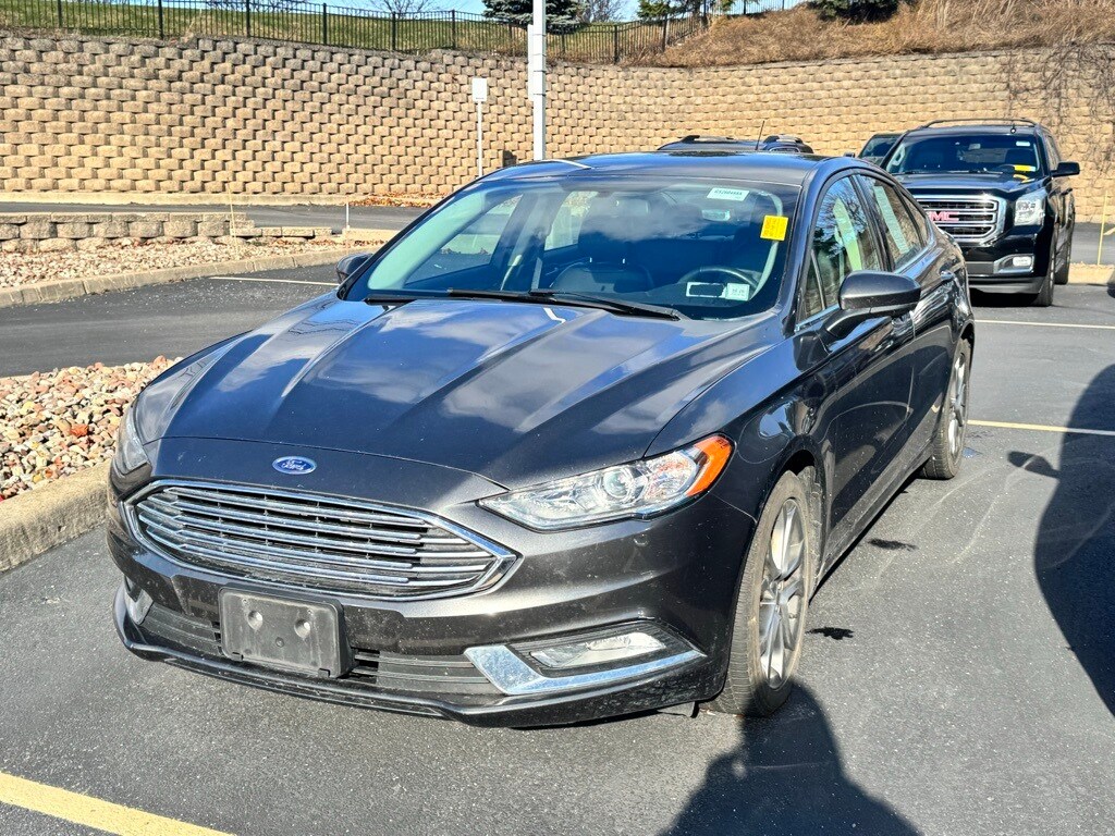2017 Ford Fusion SE photo 3