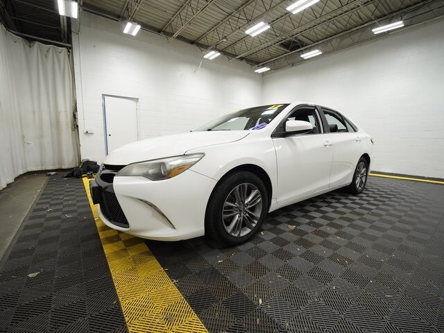 2017 Toyota Camry XLE photo 2