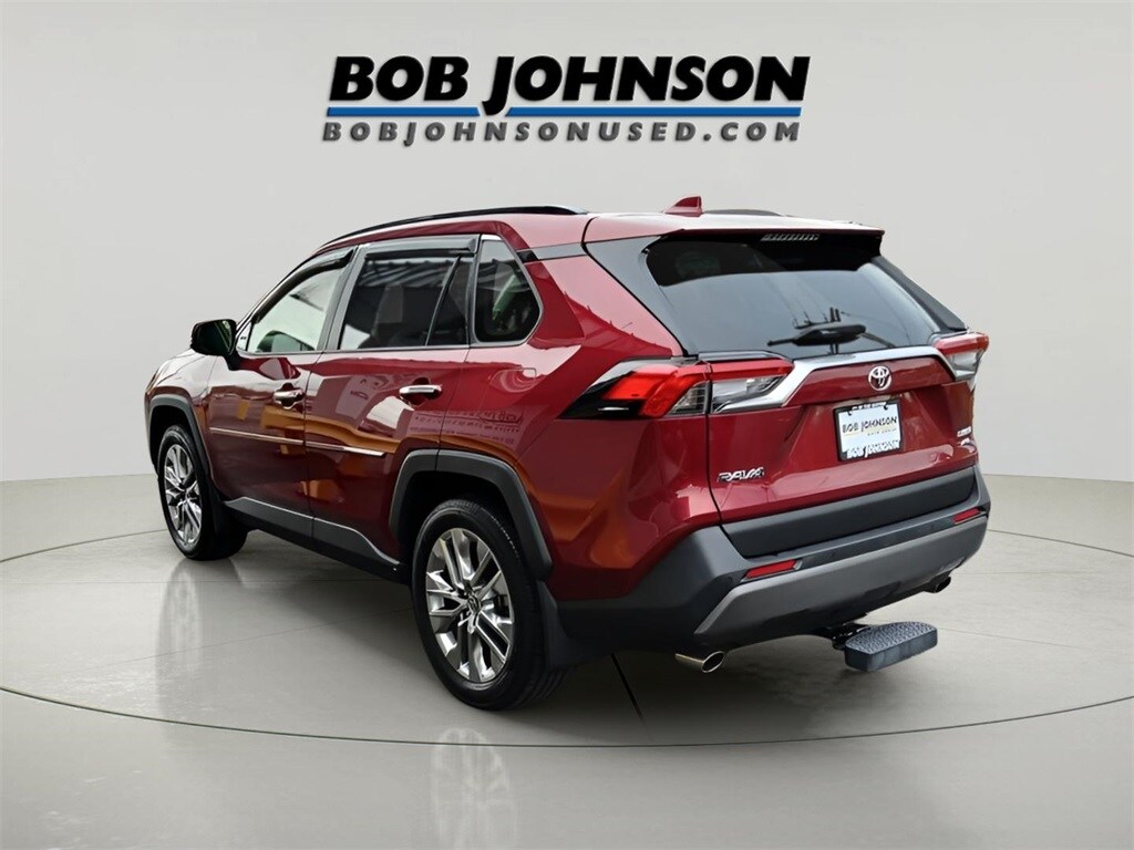 2019 Toyota RAV4 Limited photo 3