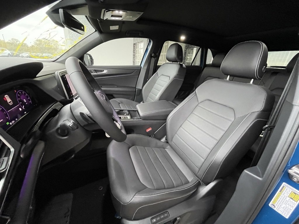 New 2025 Volkswagen Atlas Cross Sport 2.0T SEL R-Line Black 2.0T SEL R-Line Black 4MOTION