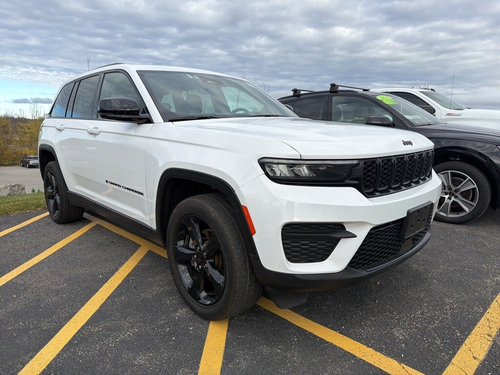 Used 2023 Jeep Grand Cherokee Altitude SUV