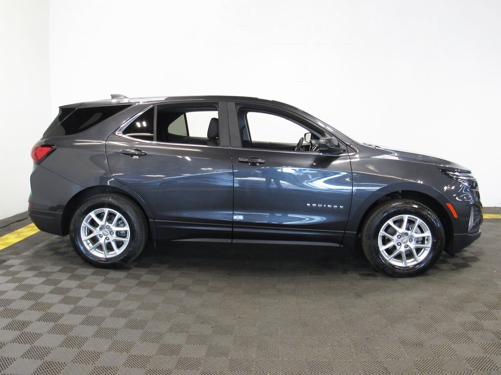 2022 Chevrolet Equinox LT photo 3