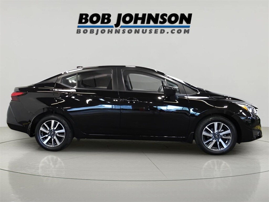 2023 Nissan Versa 1.6 SV photo 2