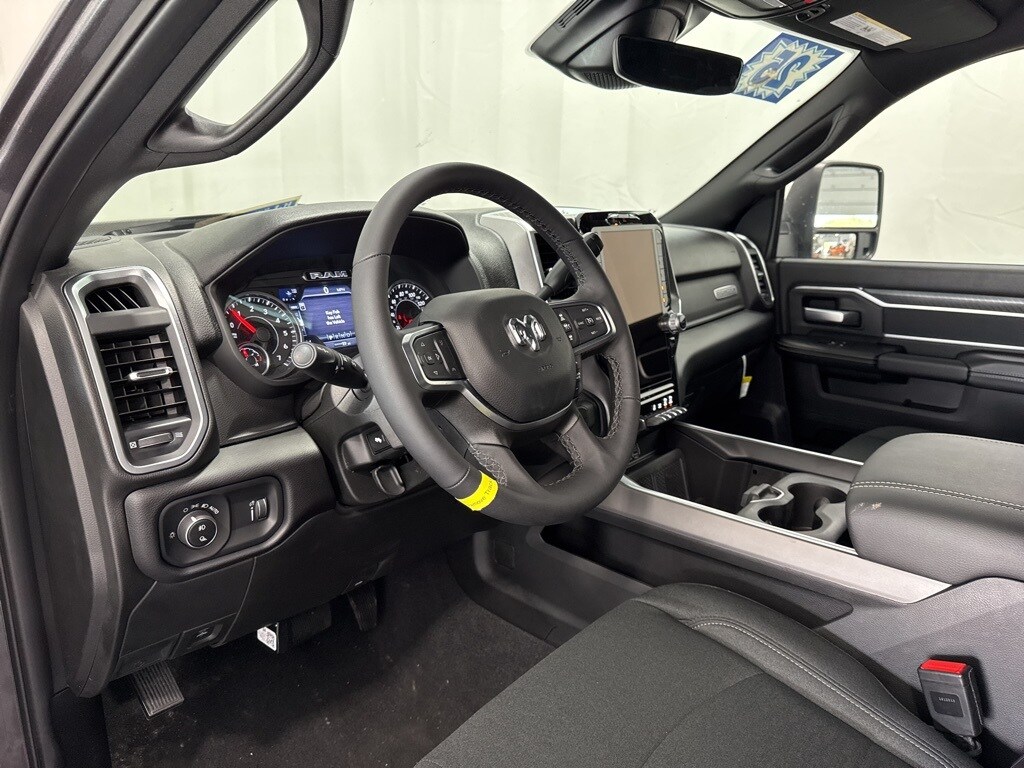 2025 Ram 2500 Big Horn photo 3