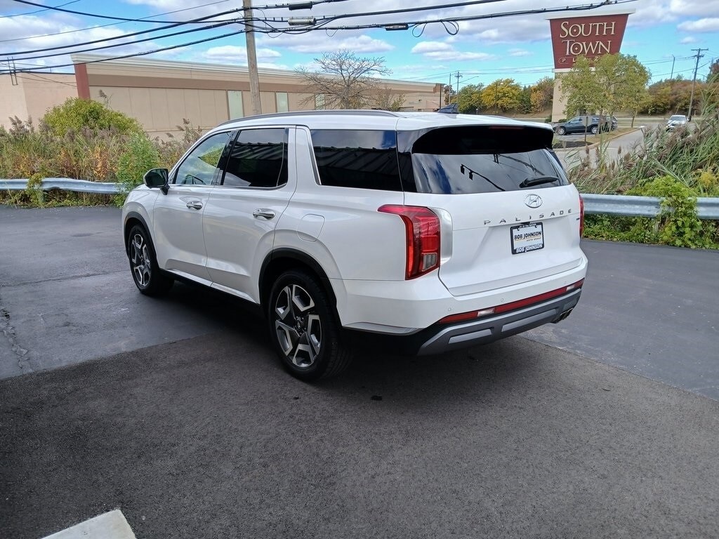 2024 Hyundai Palisade Limited photo 2
