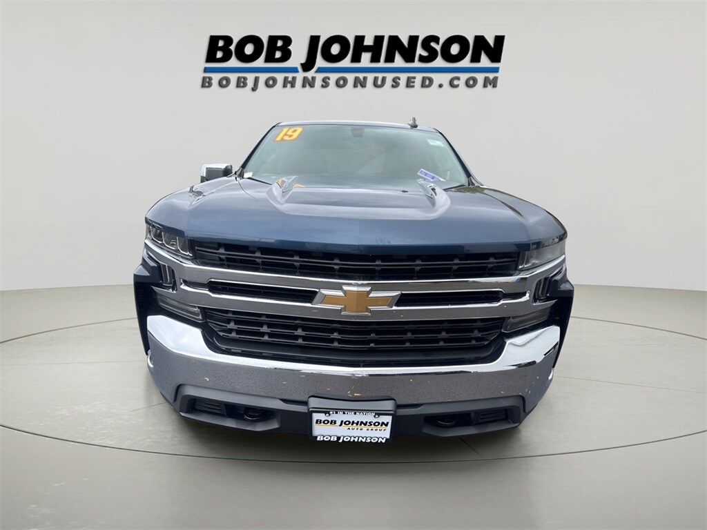 2019 Chevrolet Silverado 1500 LT photo 2