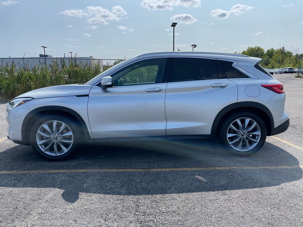 2021 Infiniti QX50 Essential AWD photo 3