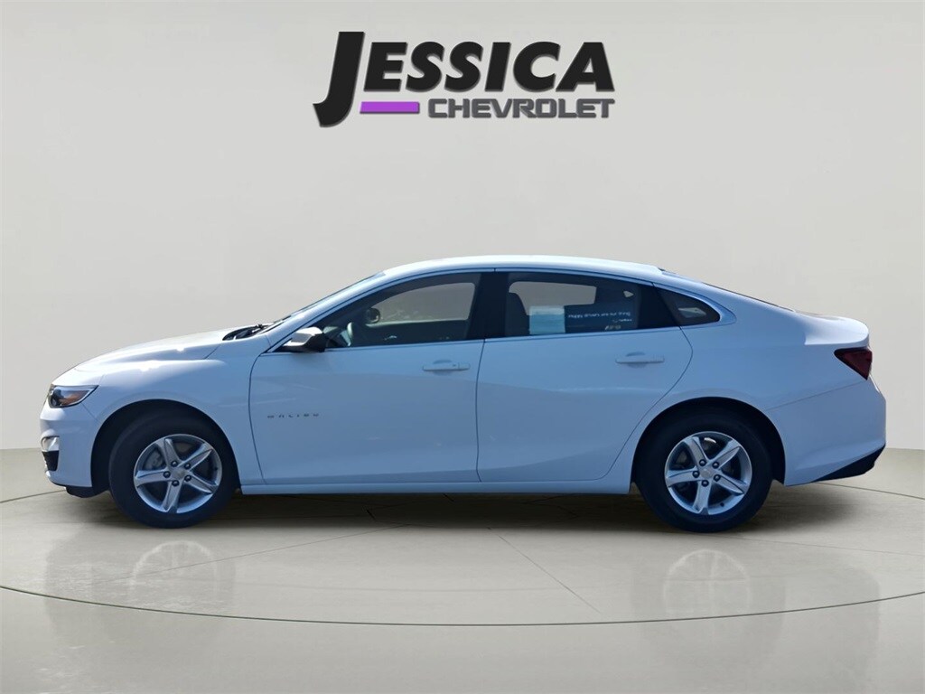 2023 Chevrolet Malibu LS photo 4
