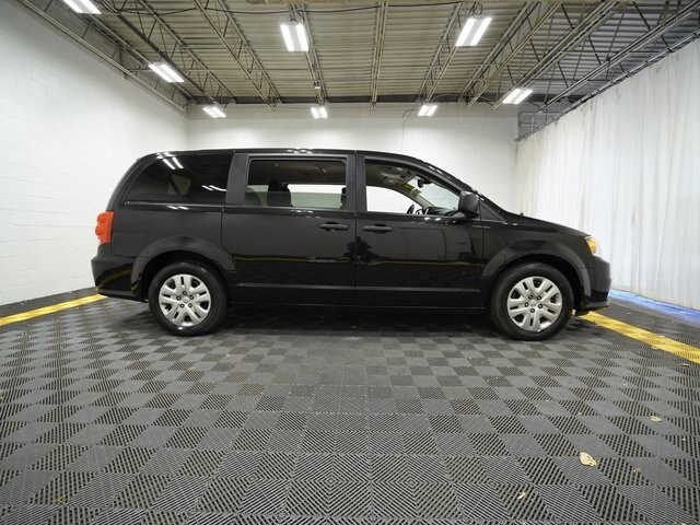 2019 Dodge Grand Caravan SE photo 3