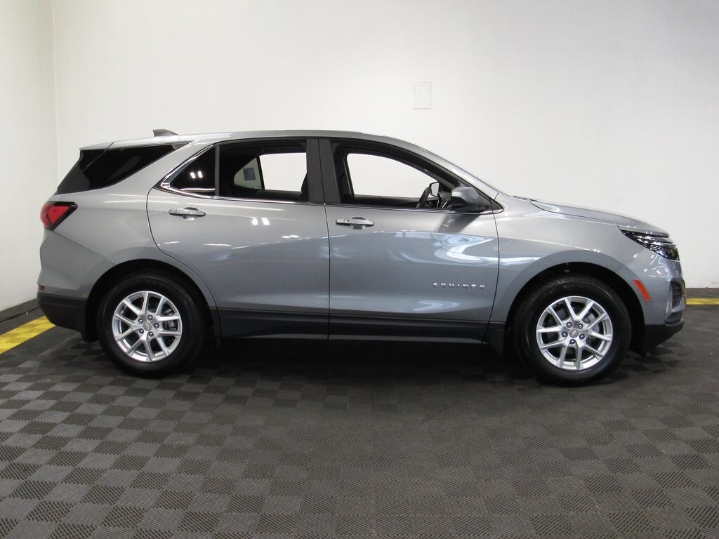 2023 Chevrolet Equinox LT photo 3