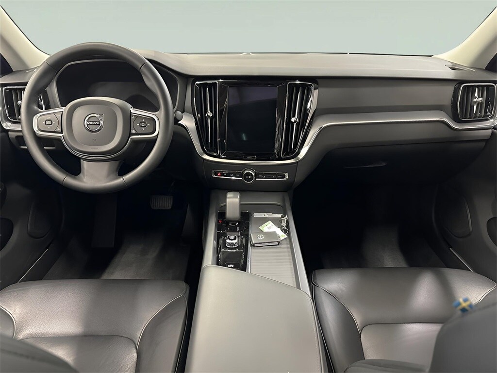 2025 Volvo S60 B5 Core photo 2