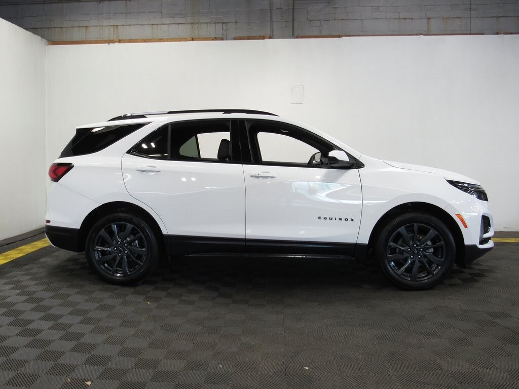 2022 Chevrolet Equinox RS photo 3
