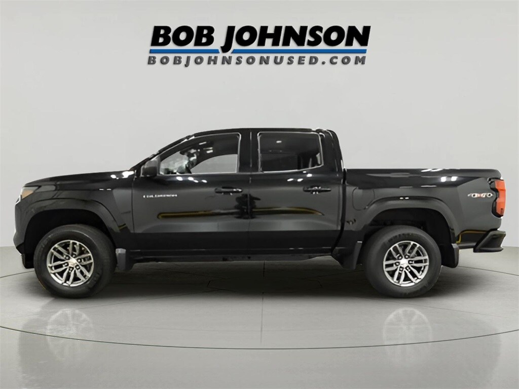 2024 Chevrolet Colorado LT photo 3