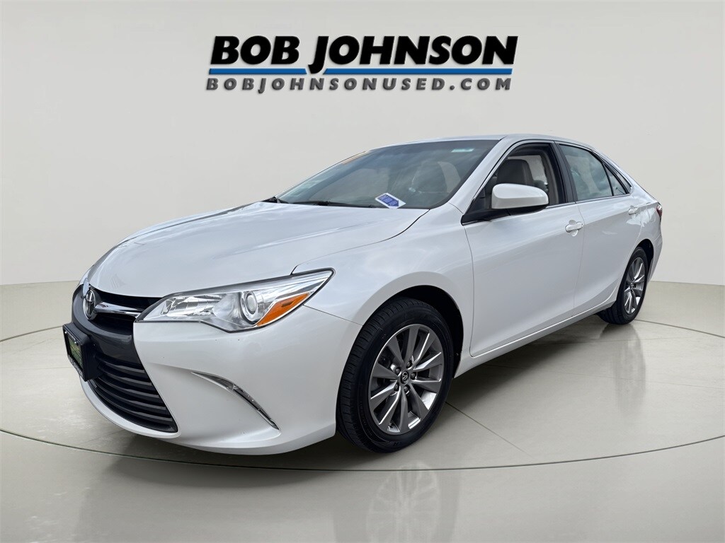2017 Toyota Camry XLE photo 3