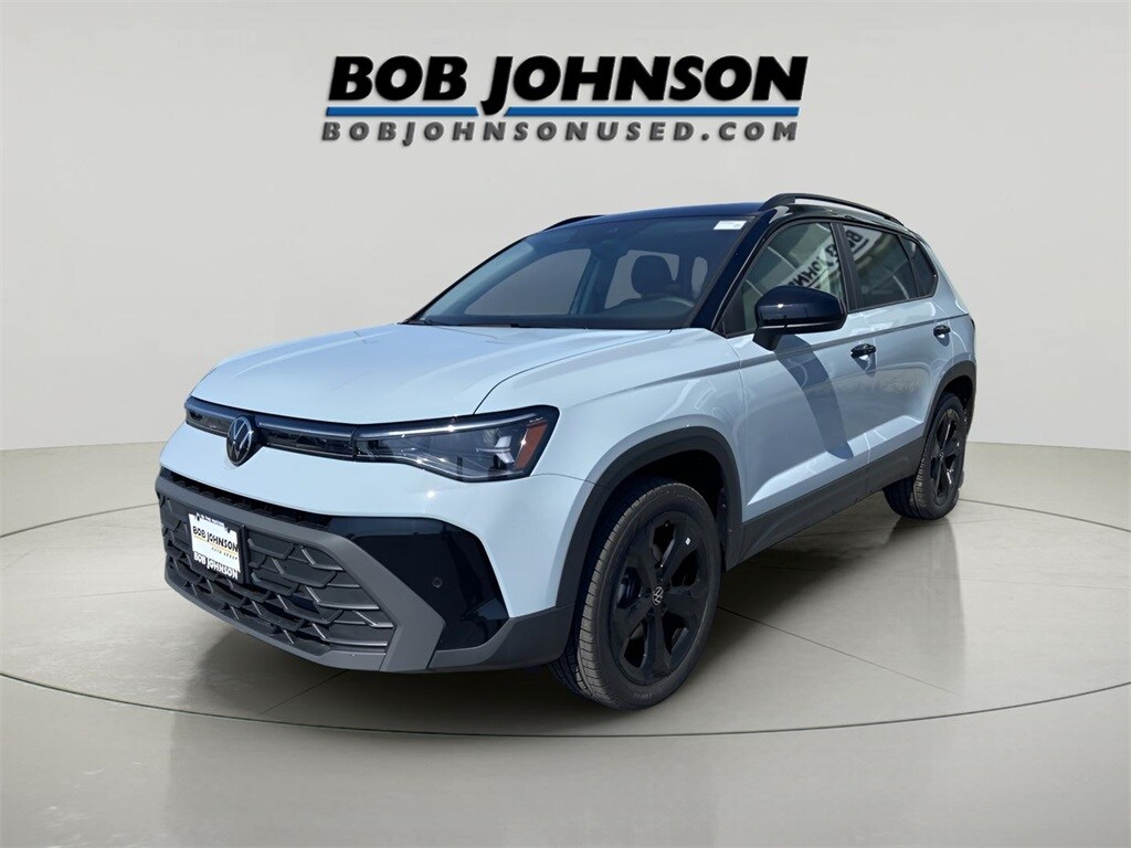 2025 Volkswagen Taos SE photo 3