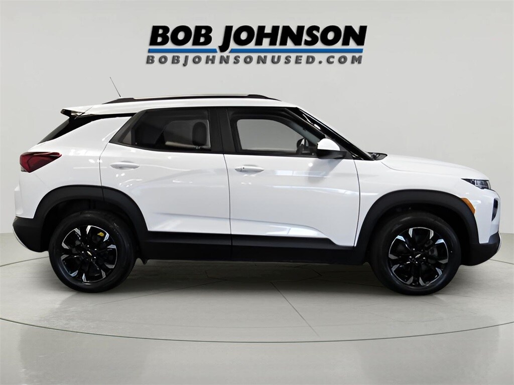 2023 Chevrolet Trailblazer LT photo 2