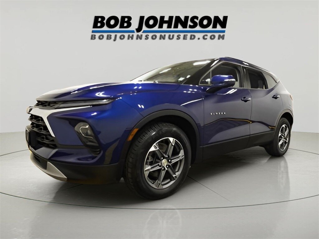 2023 Chevrolet Blazer Leather photo 2